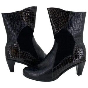 Helle Black & Brown Mixed Suede & Croc Embossed boots booties size 8